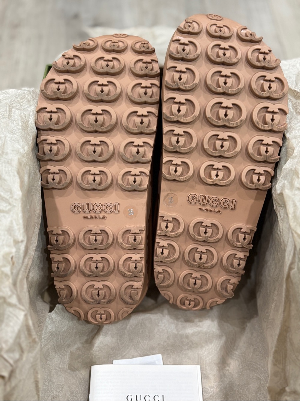 Gucci Logo Slide Sandals - Picture 4 of 8